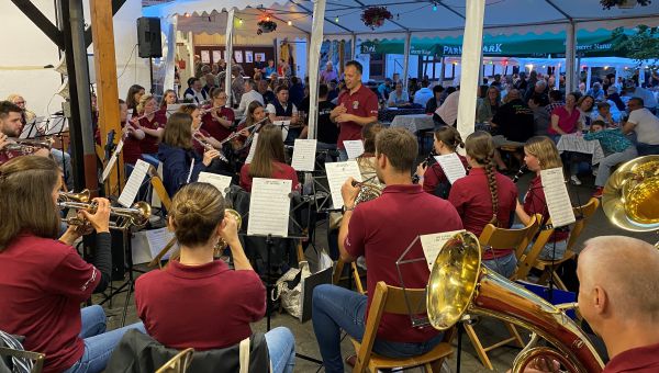 Kultuskapelle musiziert zum Dorffest in Steinweiler