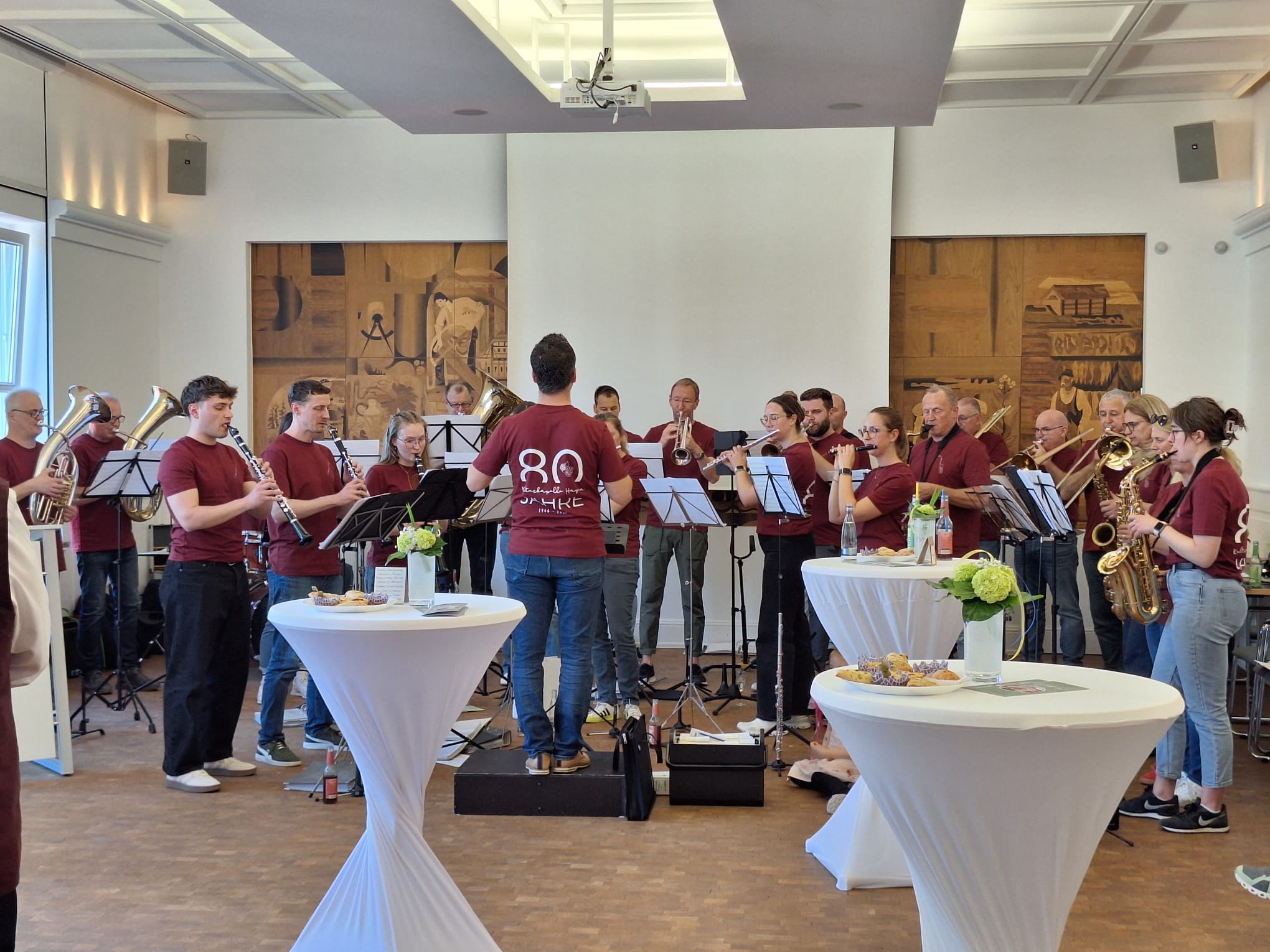 Kultuskapelle musiziert zum Geburtstag der Verbandsgemeinde Herxheim – „Walk-in-Party“ im offenen Rathaus